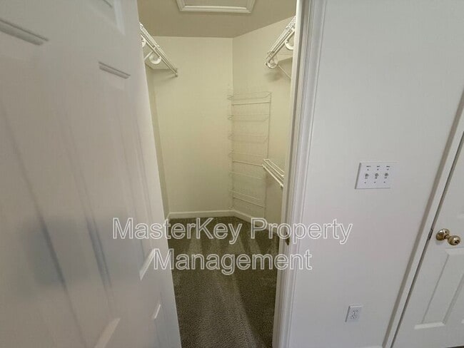 Building Photo - 5420 Goldenglow Way