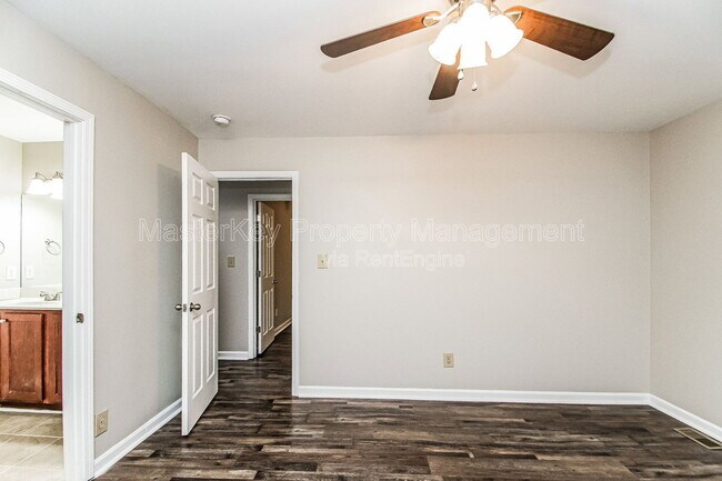 Building Photo - 407 E Dynasty Dr