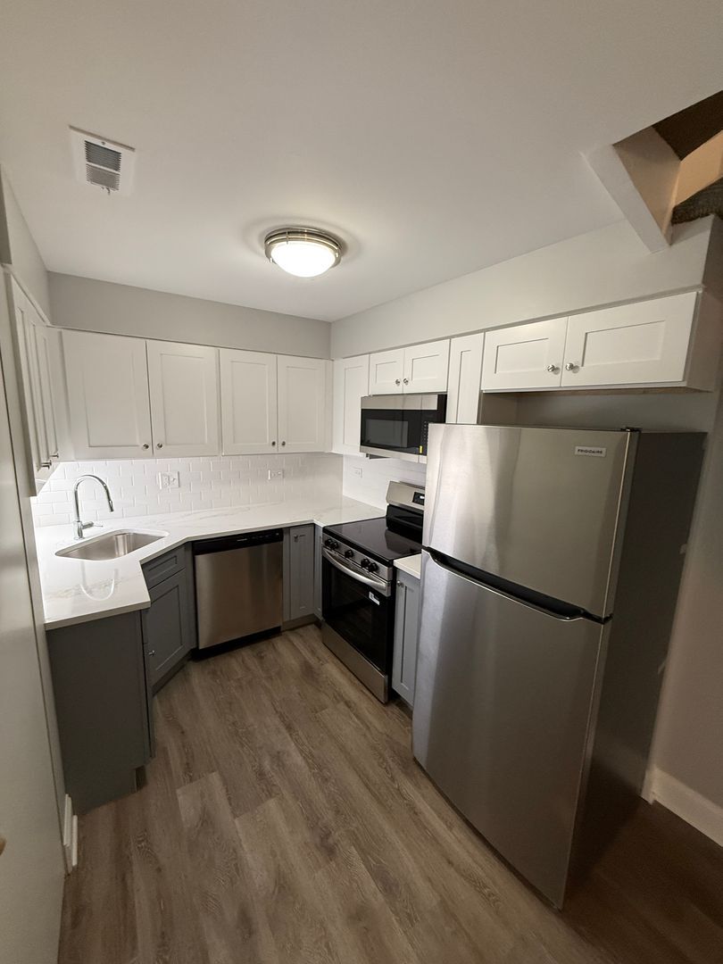 Building Photo - 744 W Gordon Terrace