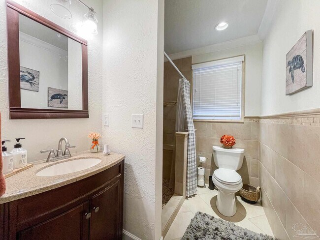 Building Photo - 1618 W Garden St