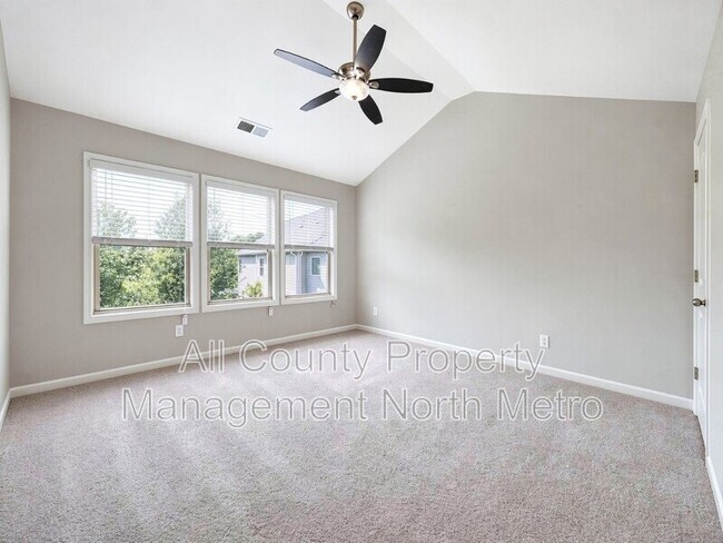 Building Photo - 7250 Heritage Oak Ct