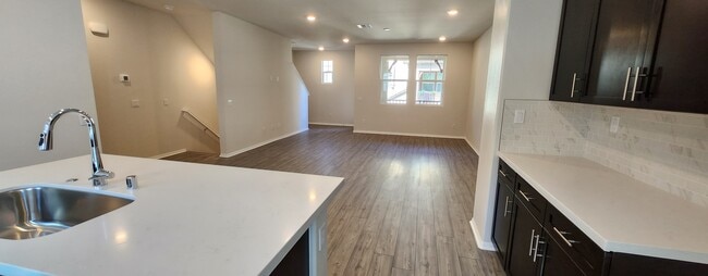 Building Photo - 40787 Melrose Dr
