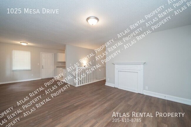 Building Photo - 1025 Mesa Dr