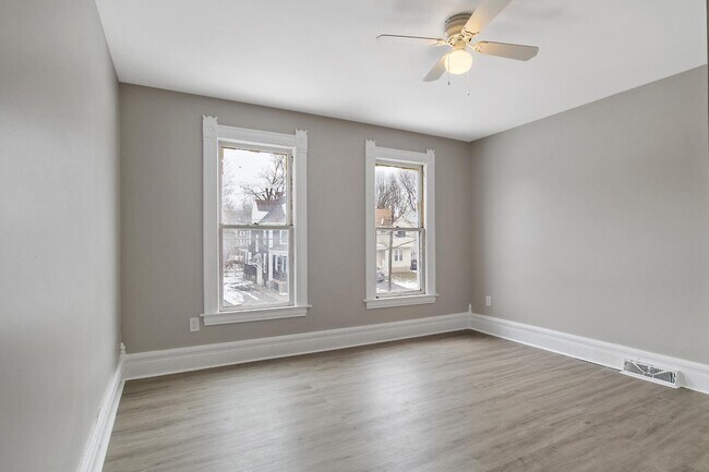 Building Photo - 304 Baker Ave