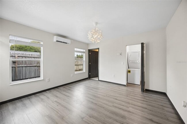 Building Photo - 6036 Dogwood Dr