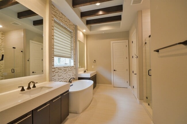 Building Photo - 5911 Vineyard Creek Ln