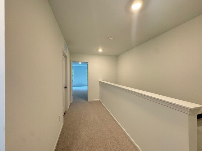 Building Photo - BRAND NEW GORGEOUS TOWNHOUSE in a very con...