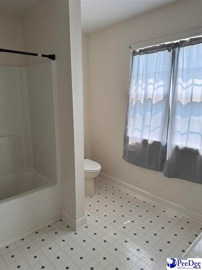 Building Photo - 3401 Saxon Dr