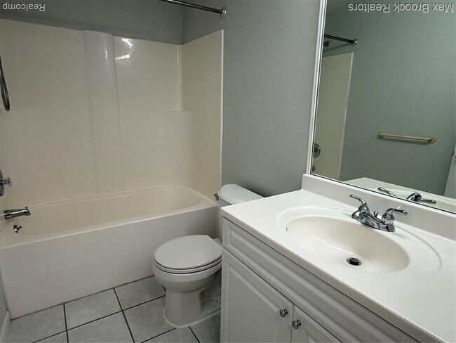 Building Photo - 7422 Azalea Ct