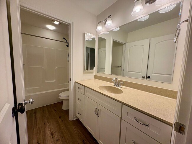 Building Photo - 3 Bedroom 2.5 Bathroom Townhome in Mechanicsburg!