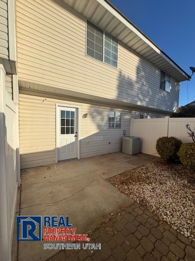 Building Photo - Lexington Hills 2 Bedroom