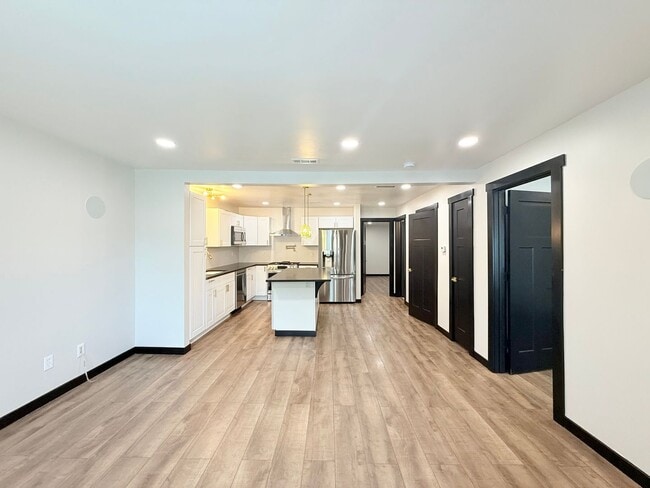 Building Photo - **SEPTEMBER RENT FREE** Beautifully Update...