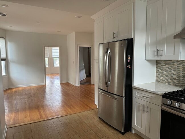 Building Photo - 143 W 2nd St