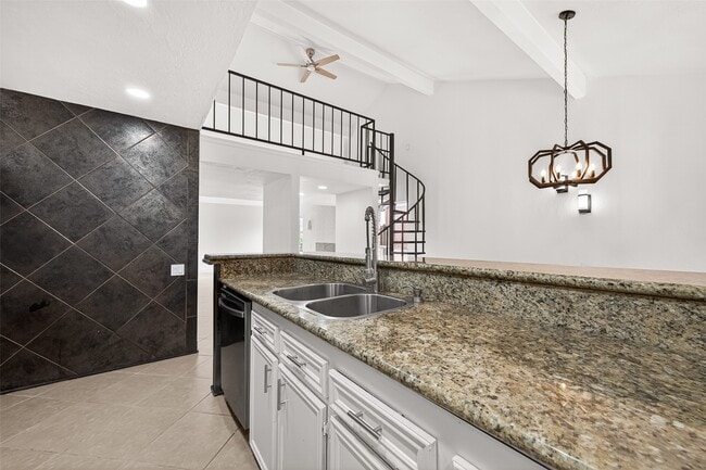 Building Photo - 8632 Maplecrest Dr
