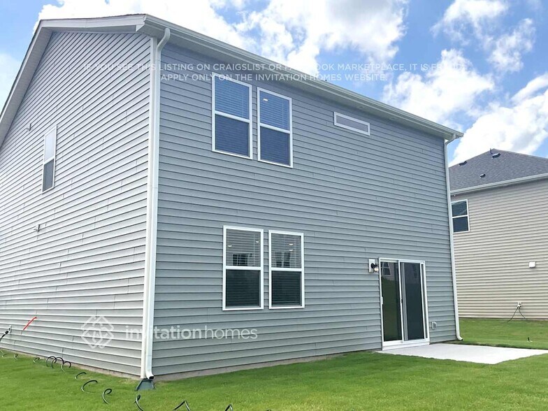 Building Photo - 814 Olde England Dr