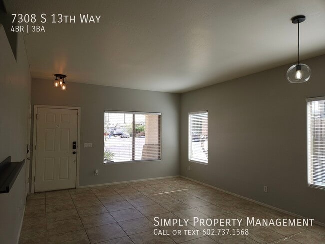 Building Photo - Spacious 4 Bedroom 2.5 Bathroom Home!