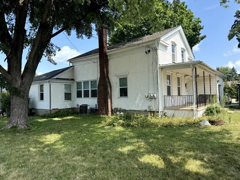 Building Photo - 223 W Lincoln Ave