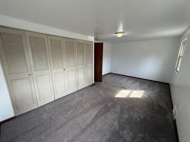 Building Photo - 108 Roberts Dr