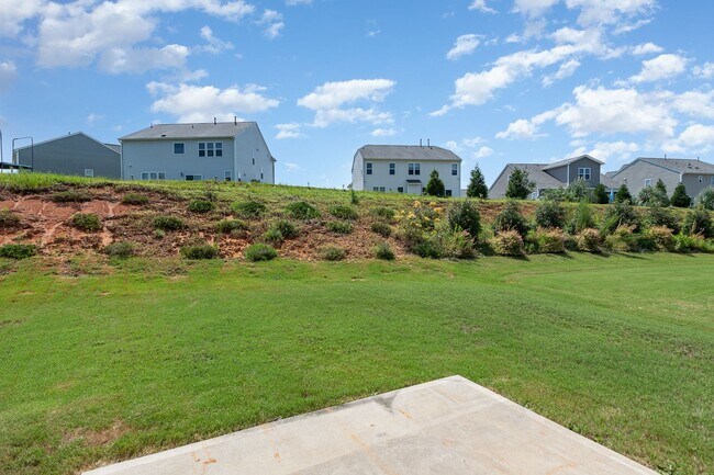 Building Photo - Beautiful 3BR 2.5BA plus a spacious loft! ...