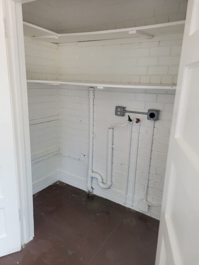 Building Photo - Charming 2-Bedroom Brick Home Near U of A ...