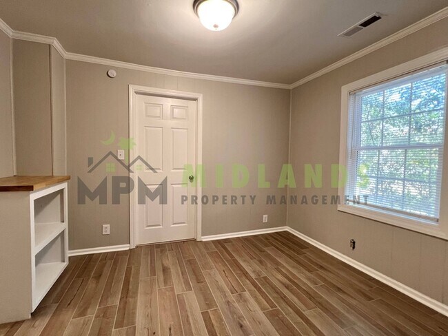 Building Photo - 610 W Hampton Ave