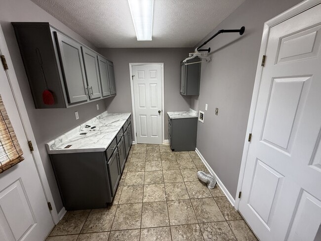 Building Photo - 3333 Tanner Rd