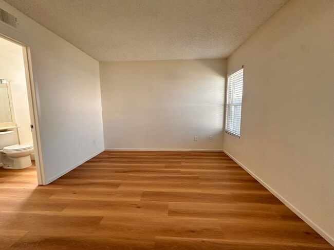 Building Photo - 2bd/2ba Home - Village Lakes Community