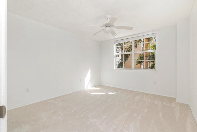 Building Photo - 1801 N Flagler Dr