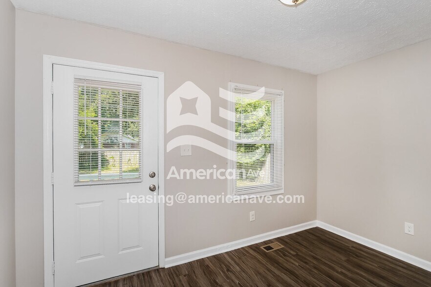 Building Photo - 2210 Tudor Dr