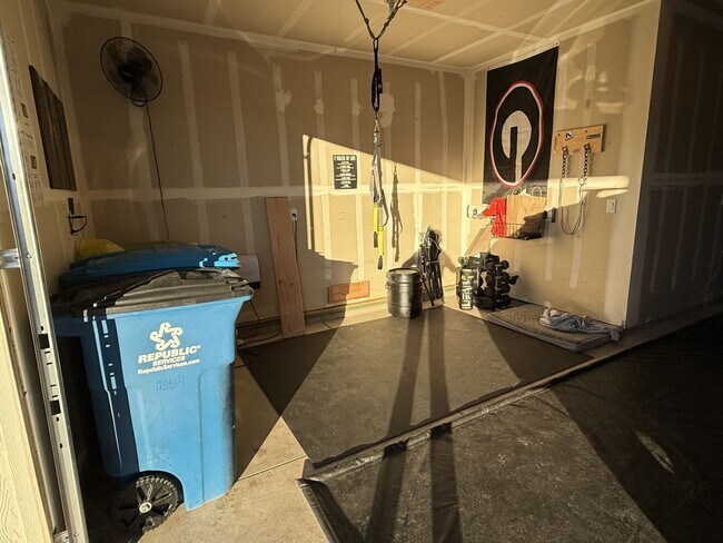 Building Photo - Single level home SW Redmond