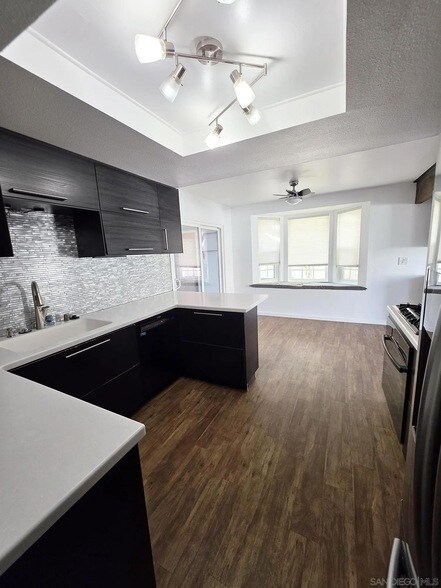 Building Photo - 2230 Ledgeview Ln