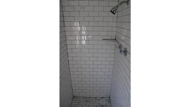 Building Photo - 920 Dubois St