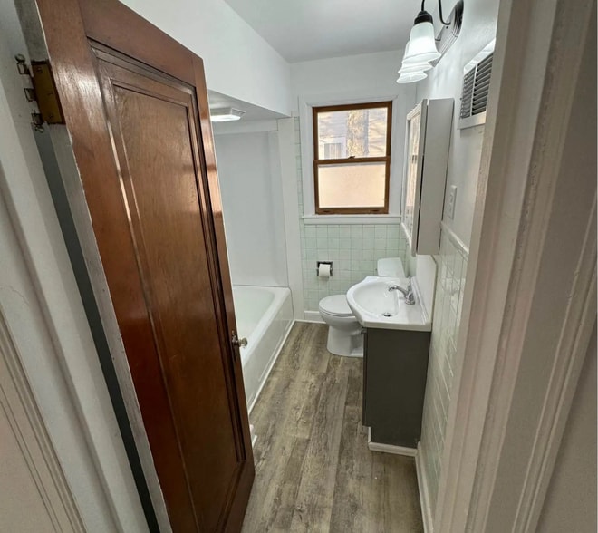 Building Photo - 1006 N 1st Ave