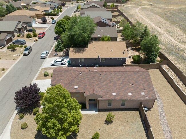 Building Photo - 3 bedrooms plus a den, 2 bath home in Brig...