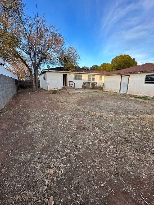 Building Photo - 3 Bed 2 Bath Home in Highland School School District!