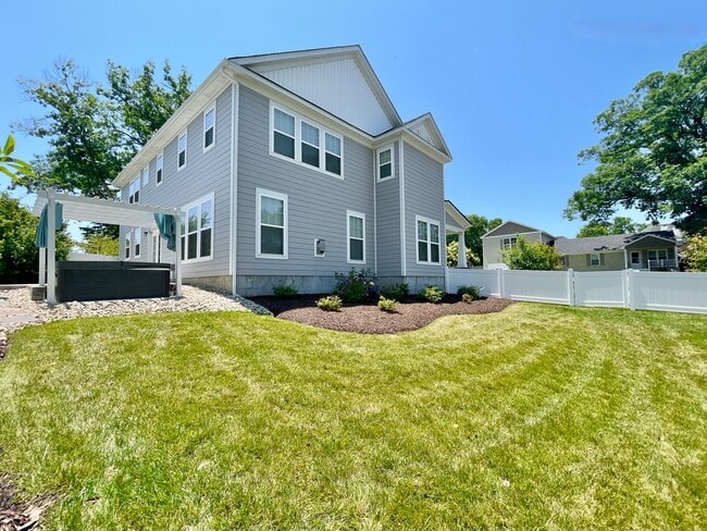 Building Photo - Custom-Built Home in Mill Dam Pointe! Marsh & Water Views! Minutes to Bay Beaches, Pet Friendly, ...