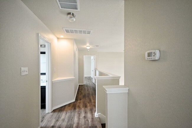 Building Photo - 2121 Sinclair Dr