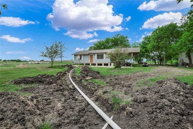 Building Photo - 2201 Cr 320