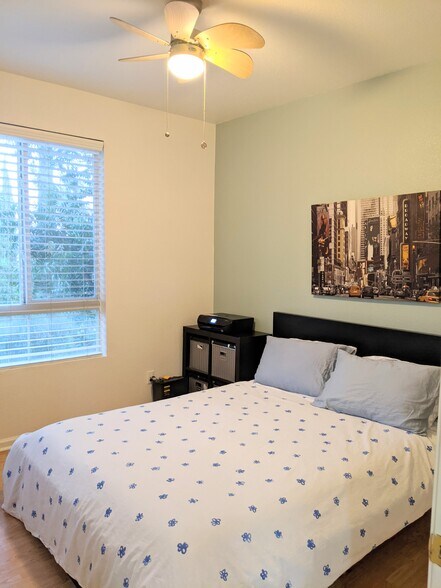 Building Photo - 464 Tower Hill Ave