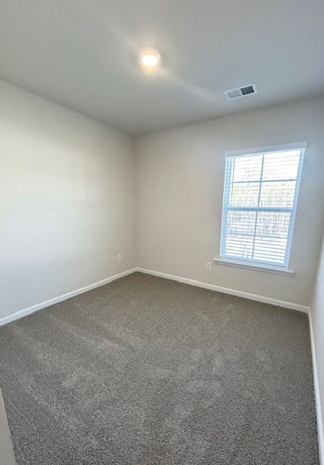 Building Photo - MODERN TOWNHOUSE LIVING IN HARBISON GROVE