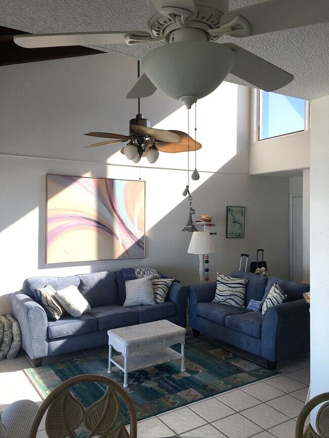 Building Photo - 1555 Tarpon Center Dr