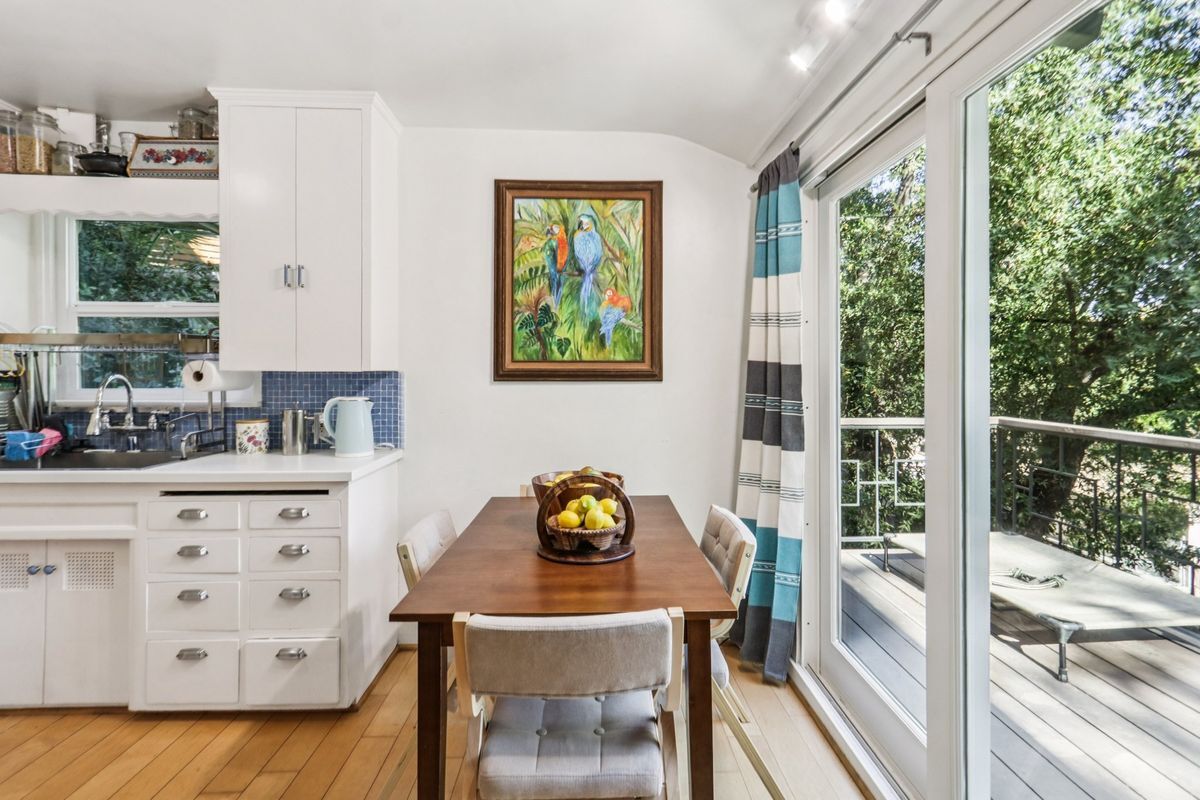 Building Photo - 432 Fernwood Pacific Dr