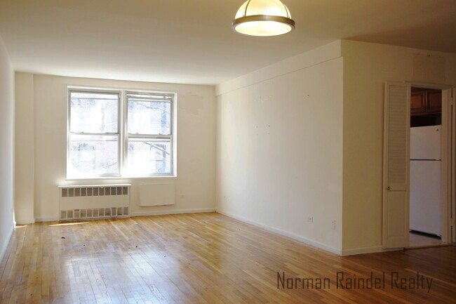 Building Photo - 1745 E 12th St