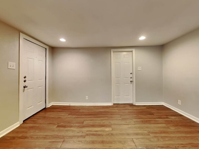 Building Photo - 4600 Odessa Ave