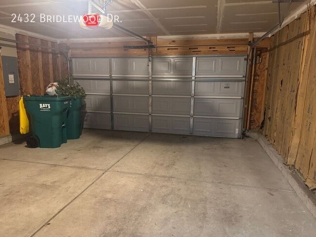 Building Photo - 2432 Bridlewood Dr