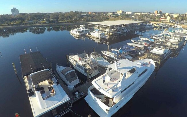 Building Photo - 147 S Mellonville Ave