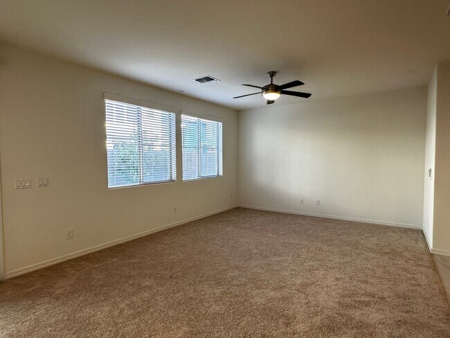 Building Photo - RECKER AND RAY MOVE IN READY 4 BEDROOM 2.5 BATHROOM HOME PERFECTLY LOCATED
