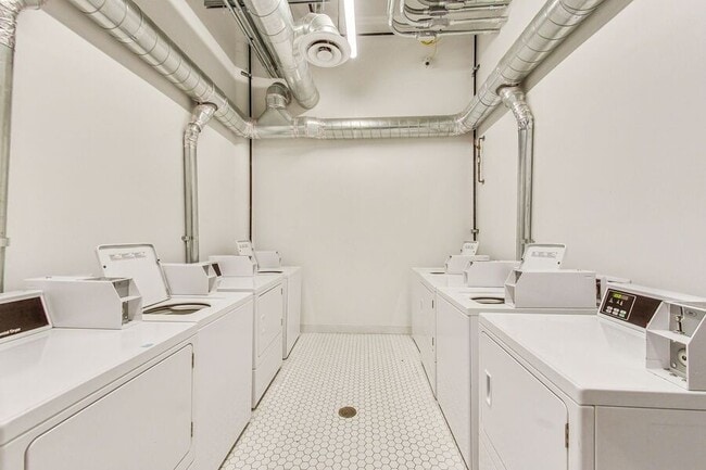 Building Photo - 5701 International Blvd