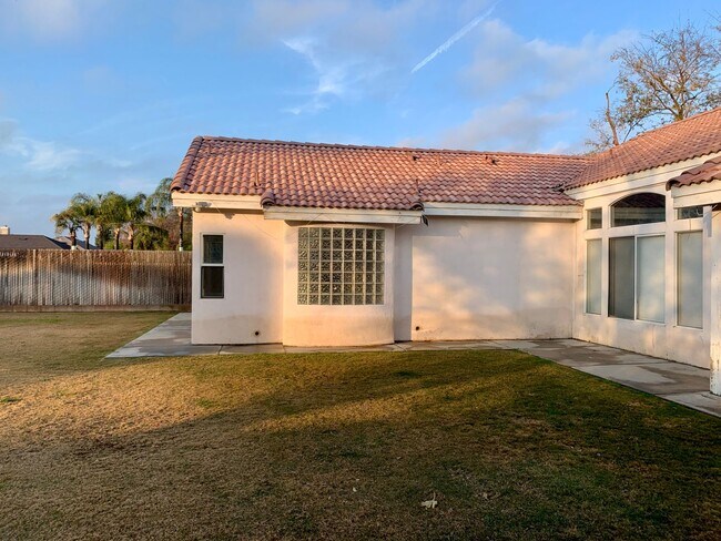 Building Photo - 8409 Tamworth St - SW - Beautiful 3 + Offi...