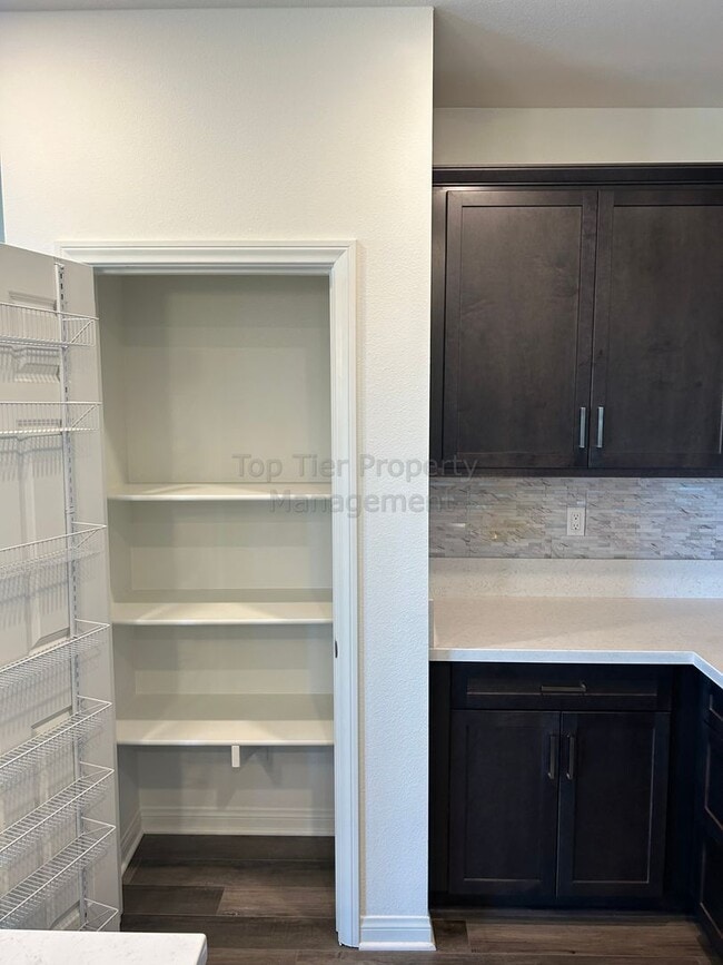 Building Photo - **Beautiful 2 bed / 2.5 bath Town Home in San Marcos - Available 08/21**